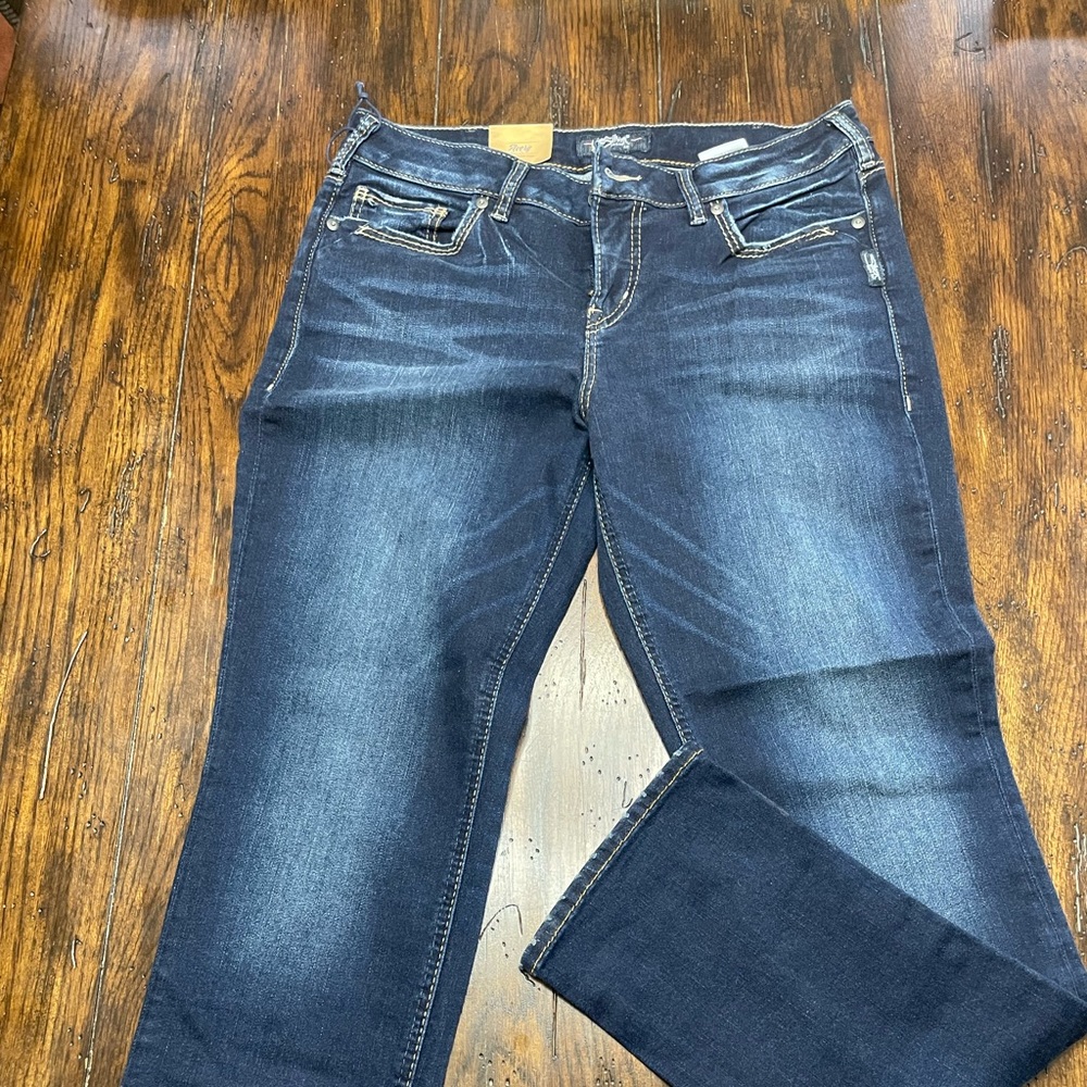 NWT - Silver Jeans Avery 32/32